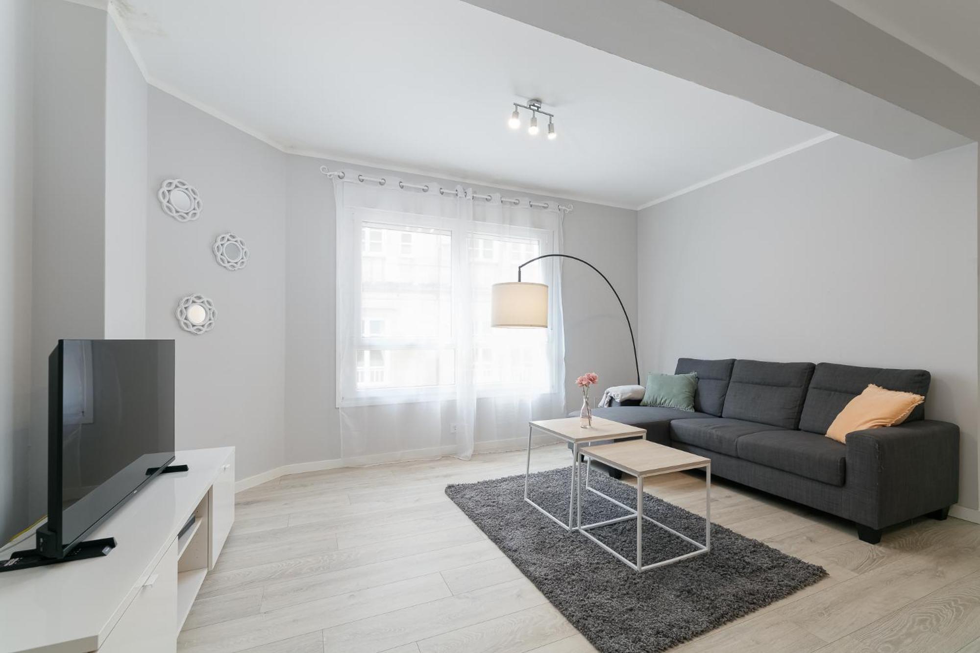 Apartamento Luminoso Y Moderno En By *
